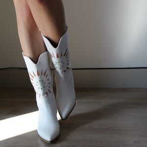 BEAST FASHION White Embroidered Heeled Boots